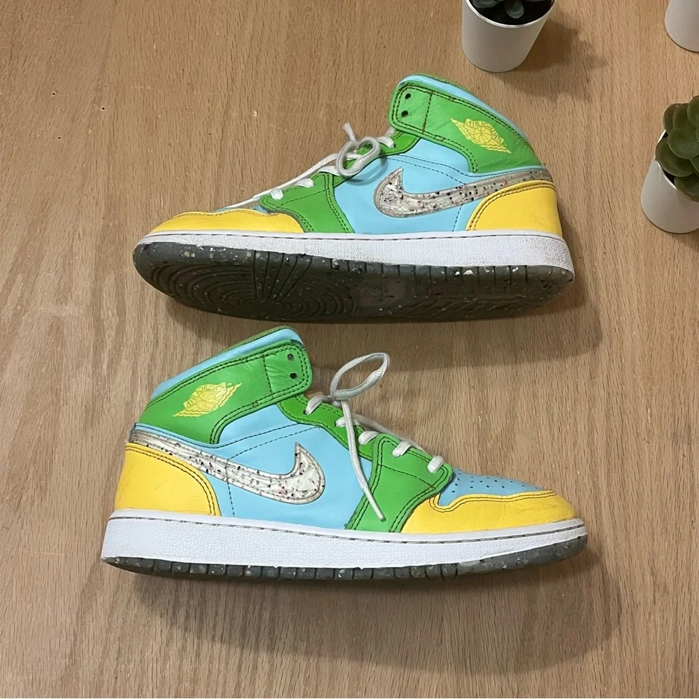 Nike Jordan Air Jordan 1 Mid SE "Recycled Grind" Sneakers - Picture 5 of 10